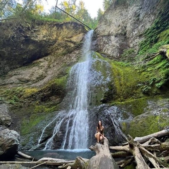 Meet your Posher, Ashley - Picture 1 of 1